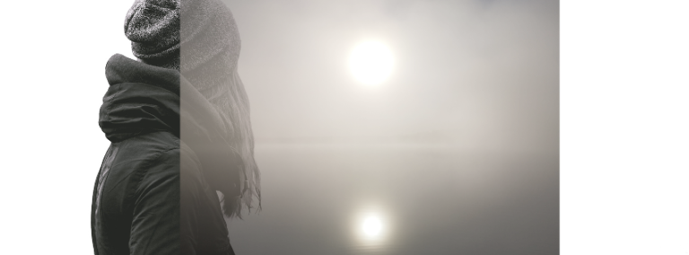 Femme et coucher de soleil